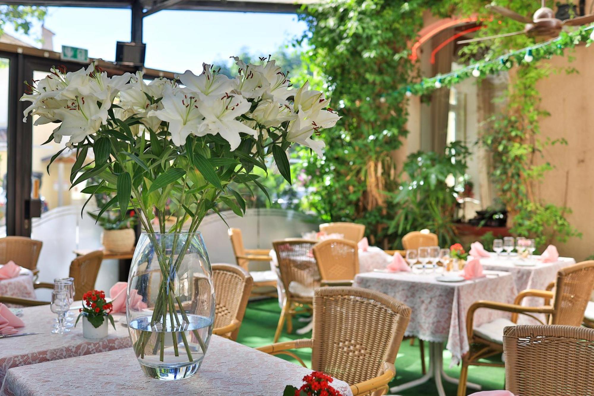 Logis Le Relais Imperial Hotel Saint-Vallier-de-Thiey Buitenkant foto