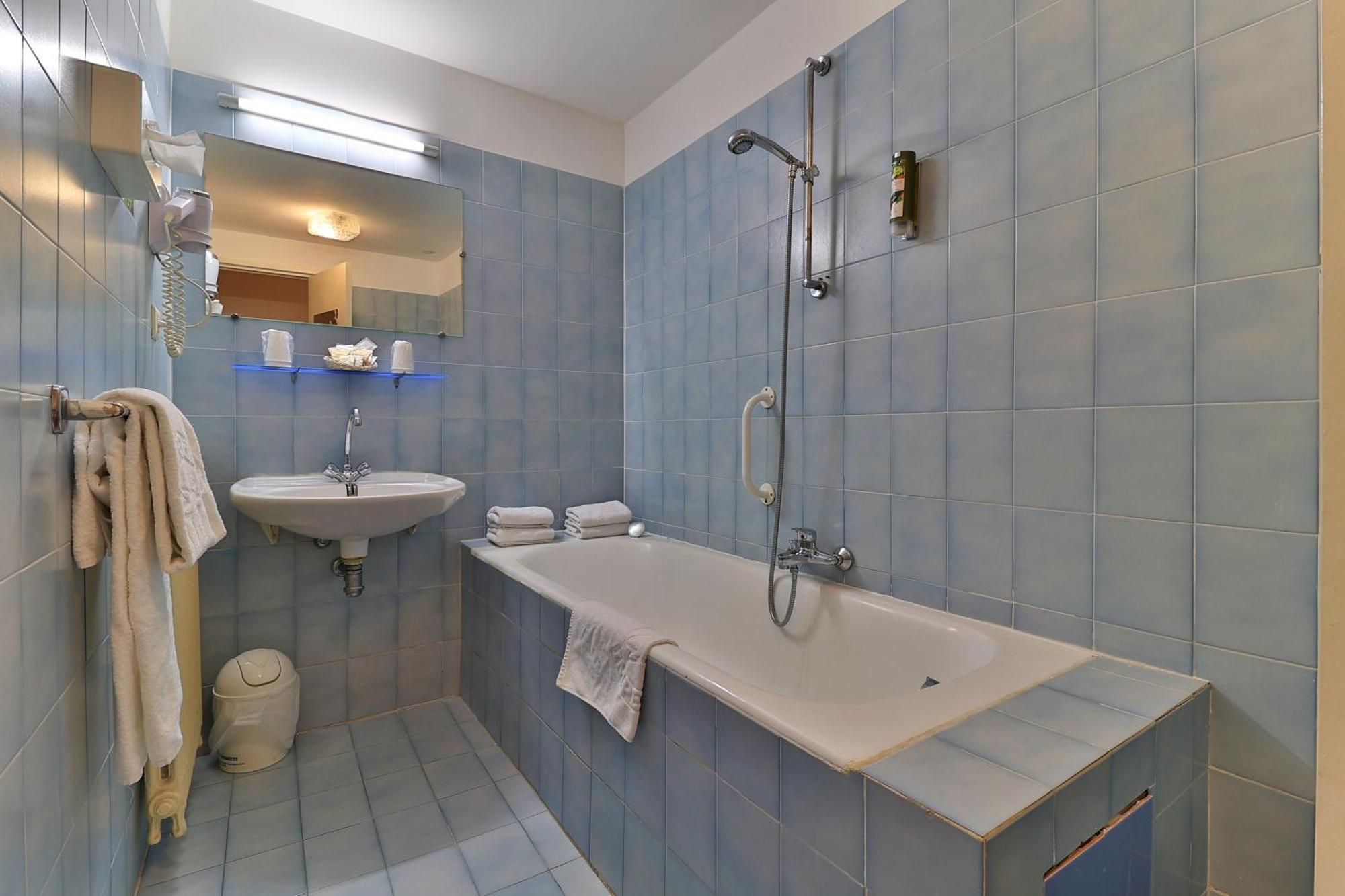 Logis Le Relais Imperial Hotel Saint-Vallier-de-Thiey Buitenkant foto