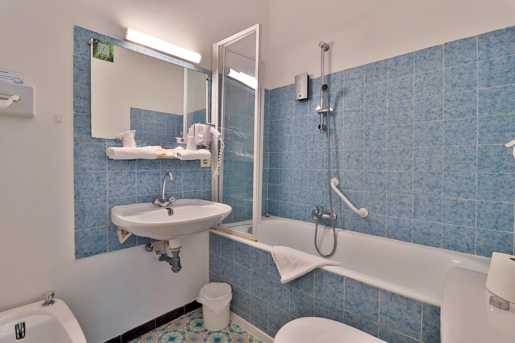 Logis Le Relais Imperial Hotel Saint-Vallier-de-Thiey Buitenkant foto