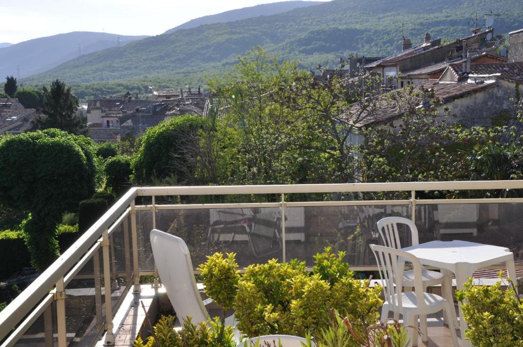 Logis Le Relais Imperial Hotel Saint-Vallier-de-Thiey Buitenkant foto